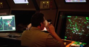 Cà phê là món đồ uống quen thuộc giúp nhân viên tỉnh táo trong ca đêm.