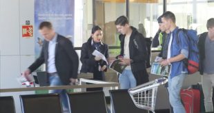 Tiếp viên trên máy bay cũng có thể là người làm công việc check-in ở sân bay