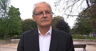 Ông Marc Garneau, bộ trưởng giao thông Canada, bày tỏ lo ngại về vụ tai nạn và yêu cầu người dân tuân thủ các điều luật liên quan khi vận hành máy bay không người lái