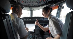 Là hãng hàng không giá rẻ nhưng Vietjet Air lại chi thu nhập cho phi công hậu hĩnh hơn đối thủ.