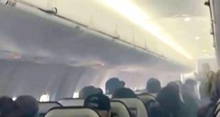 Chiếc điện thoại bốc khói mù mịt trên máy bay khiến nhiều hành khách hoảng sợ