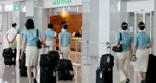 Các thành viên phi hành đoàn của Korean Air tại Sân bay Quốc tế Incheon